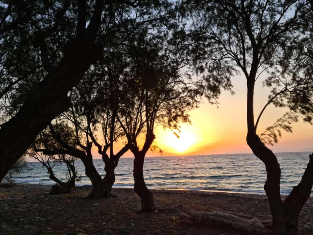 Lambou Beach Sunset Soroni Экстерьер фото