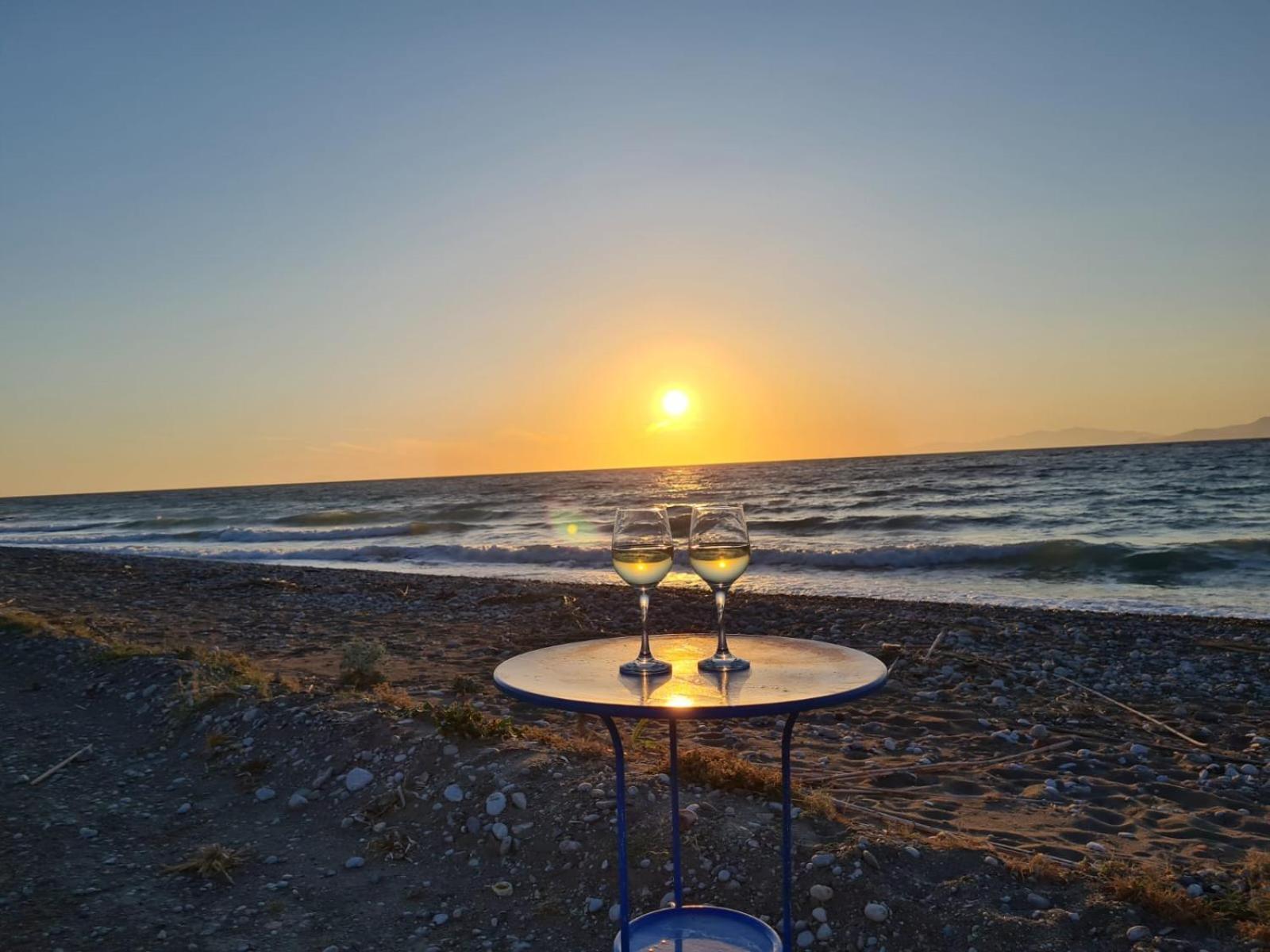 Lambou Beach Sunset Soroni Экстерьер фото