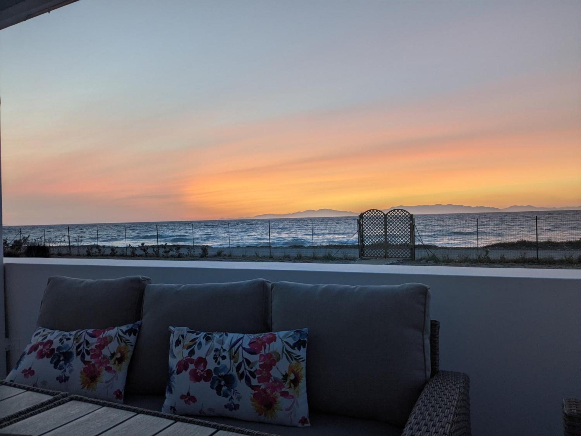 Lambou Beach Sunset Soroni Экстерьер фото